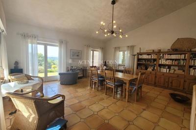 Maison - 200 m² - 4 pièces