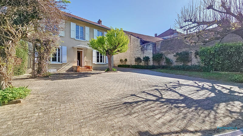 Maison - 177 m² - 6 pièces