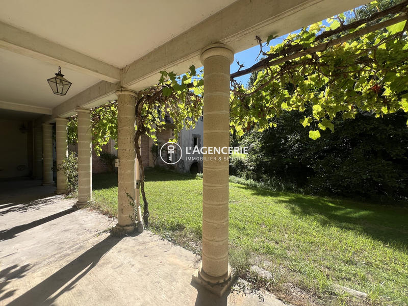 Maison ancienne - 846 m² - 13 pièces