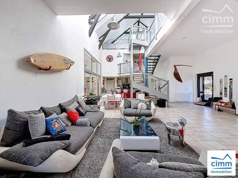 Maison - 202 m² - 7 pièces