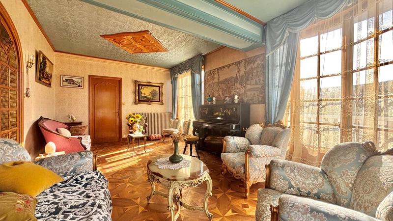 Maison - 253 m² - 7 pièces