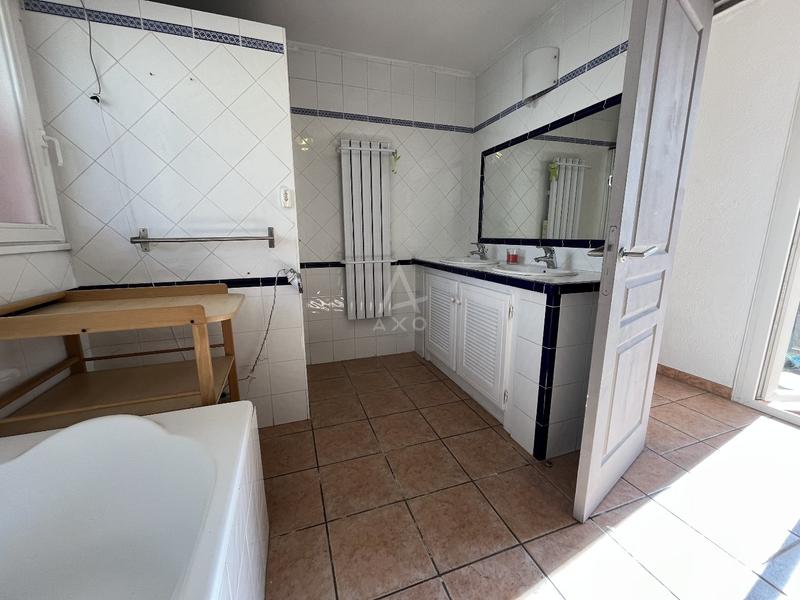 Maison - 93 m² - 4 pièces