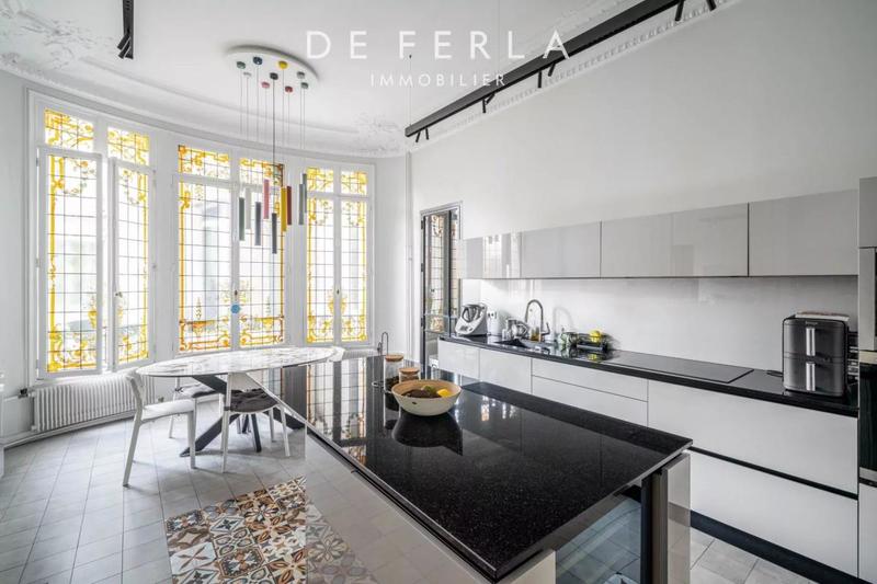 Appartement - 190 m² - 6 pièces