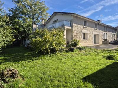 Maison - 269 m² - 7 pièces
