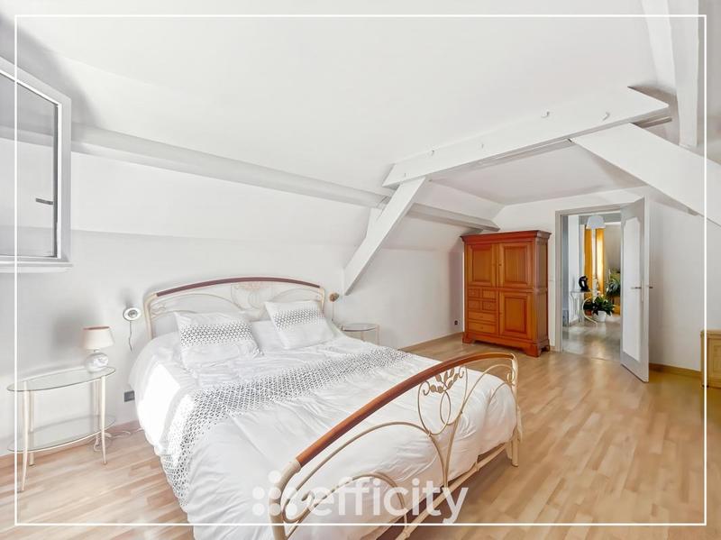 Maison - 180 m² - 7 pièces