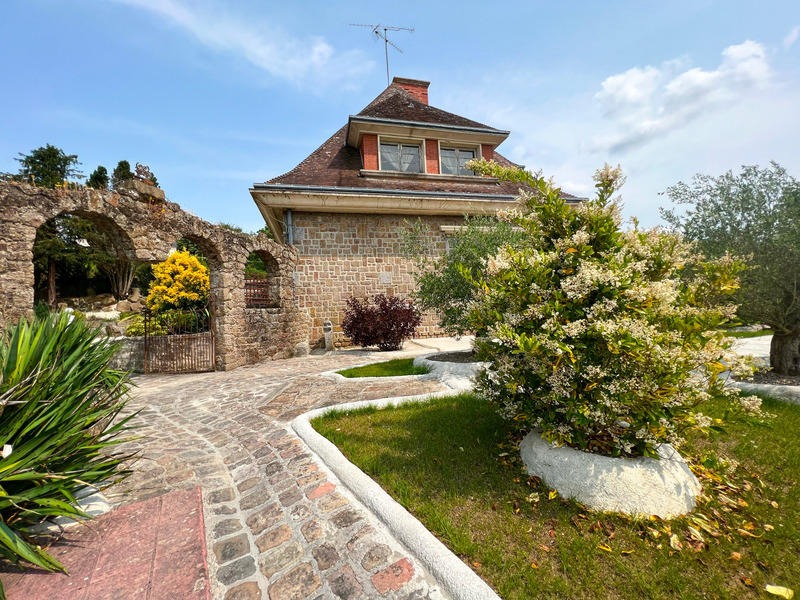 Propriété - 300 m² - 13 pièces