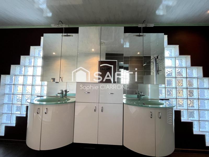 Maison - 240 m² - 7 pièces