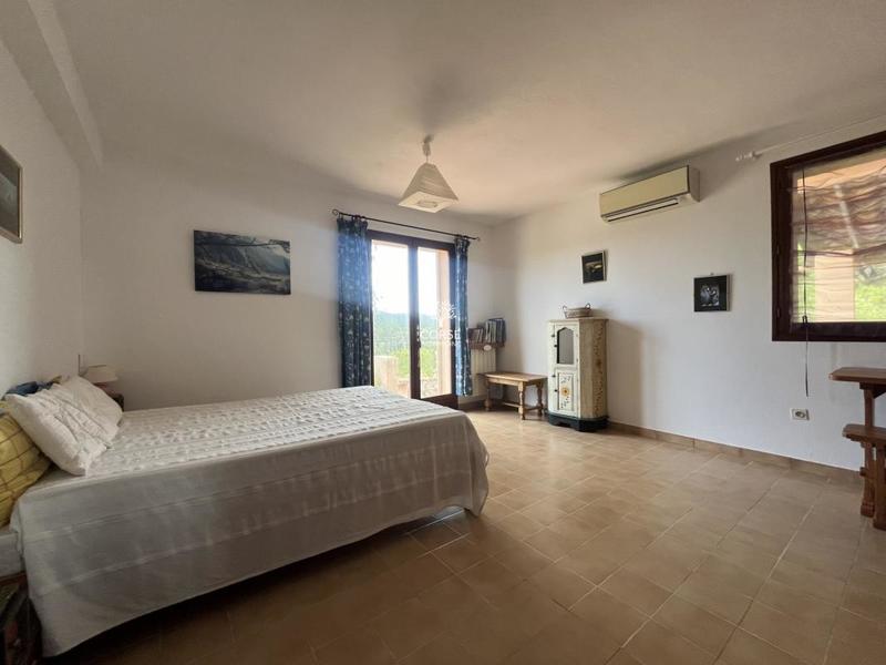 Maison - 250 m² - 9 pièces