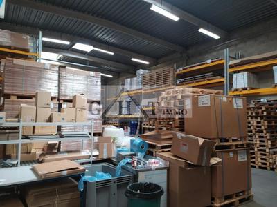 Entrepôt - 705 m²