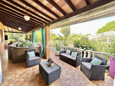 Maison - 212 m² - 7 pièces