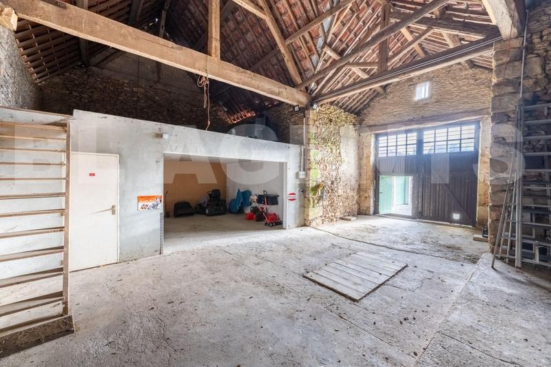 Corps de ferme - 270 m² - 9 pièces