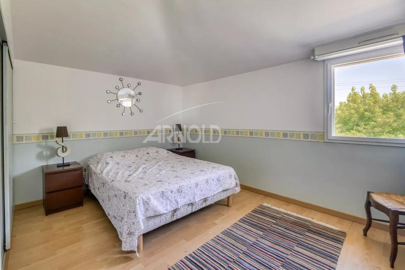 Maison - 236 m² - 8 pièces