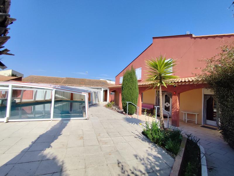 Maison - 270 m² - 10 pièces