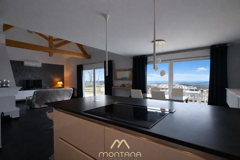 Maison contemporaine - 272 m² - 8 pièces