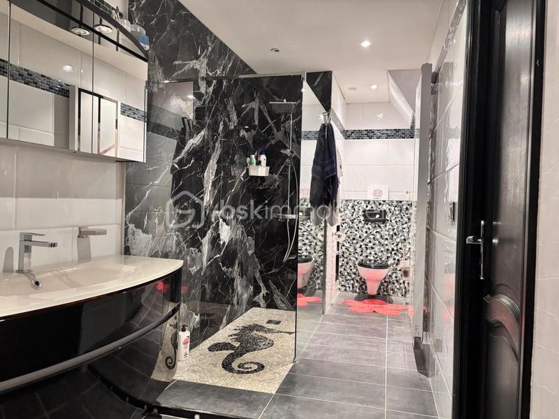 Pavillon - 199 m² - 9 pièces