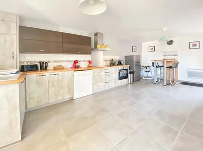 Maison - 186 m² - 8 pièces