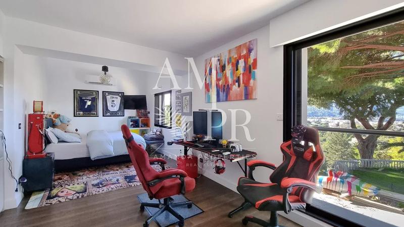 Villa - 300 m² - 7 pièces