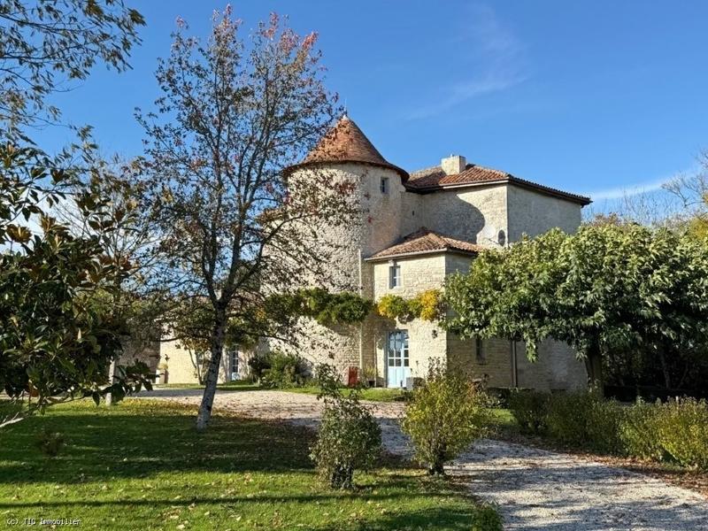 Maison - 258 m² - 9 pièces