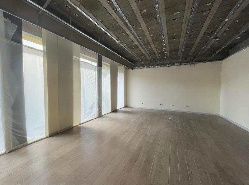 Local commercial - 182 m²