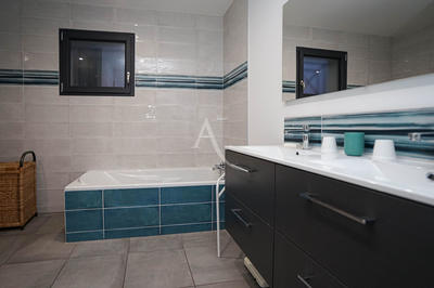 Maison - 104 m² - 4 pièces