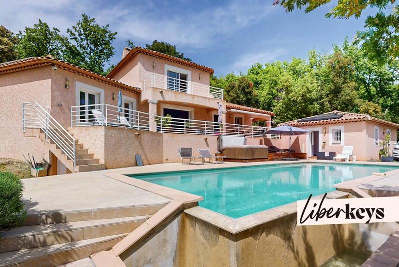 Villa - 239 m² - 6 pièces