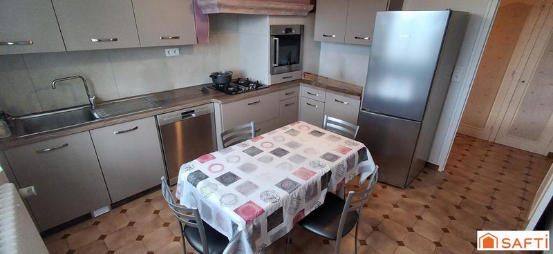 Maison - 90 m² - 5 pièces