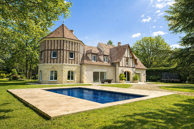 Maison - 400 m² - 11 pièces