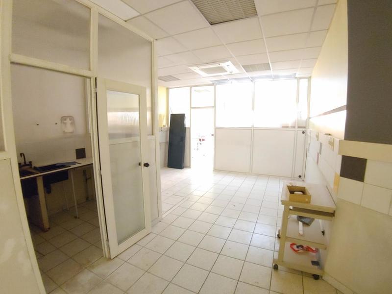 Local commercial - 260 m² - 3 pièces