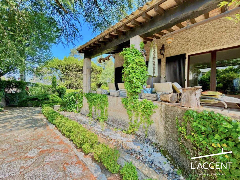 Villa - 230 m² - 7 pièces