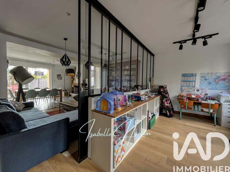 Maison - 212 m² - 9 pièces