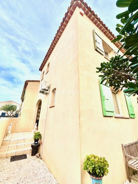 Maison traditionnelle - 88 m² - 4 pièces