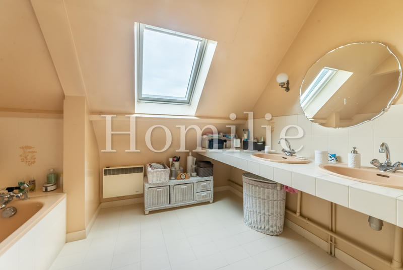 Maison - 199 m² - 9 pièces