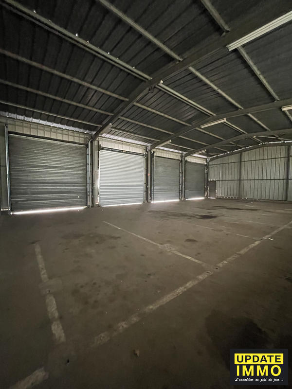 Entrepôt - 4 679 m²