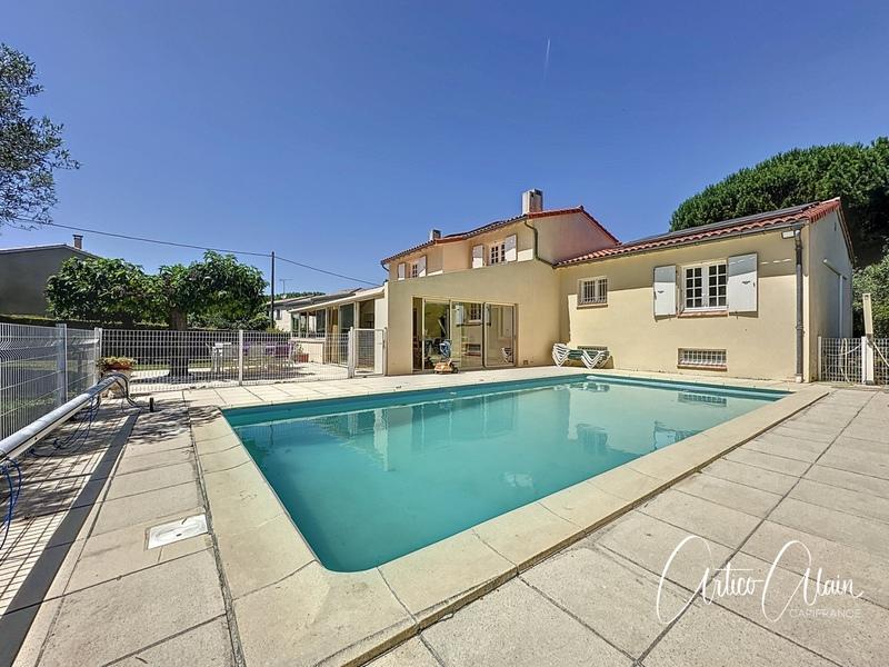 Maison - 220 m² - 7 pièces