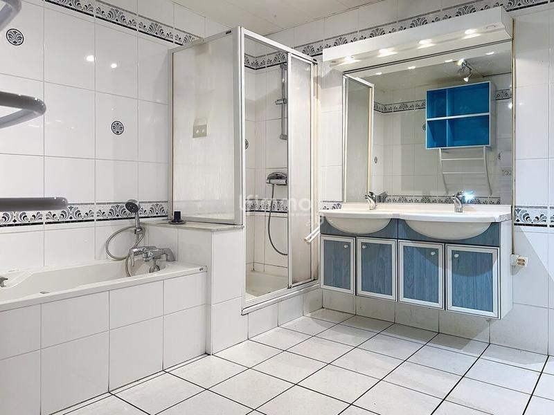 Maison - 290 m² - 11 pièces