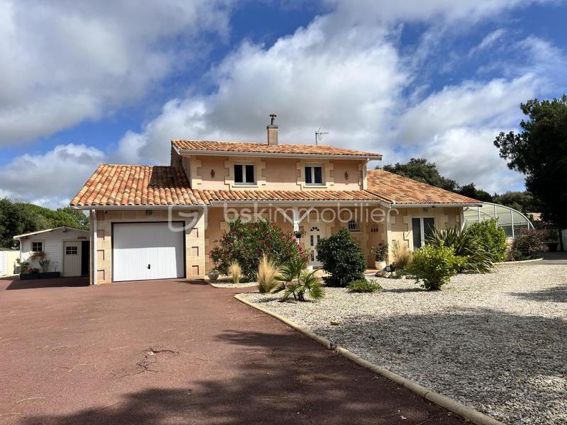 Villa - 210 m² - 6 pièces