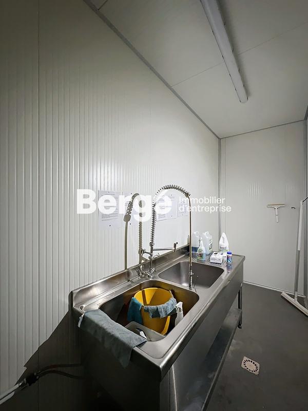 Entrepôt - 225 m²