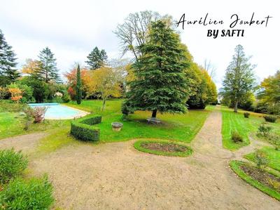 Propriété - 200 m² - 8 pièces