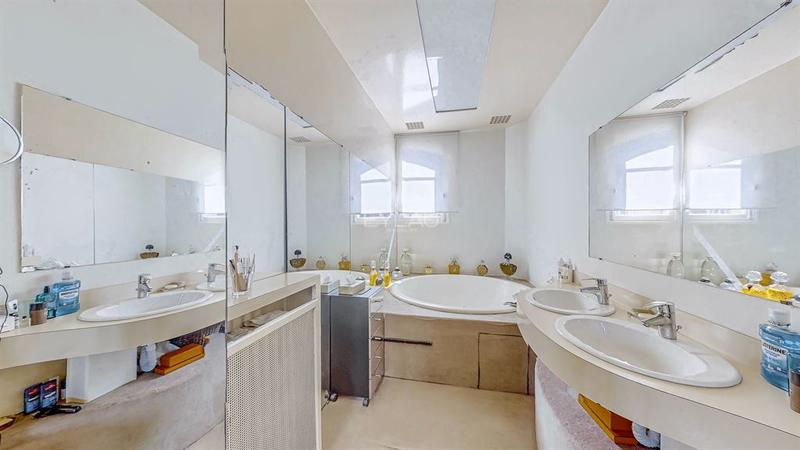 Appartement - 140 m² - 5 pièces