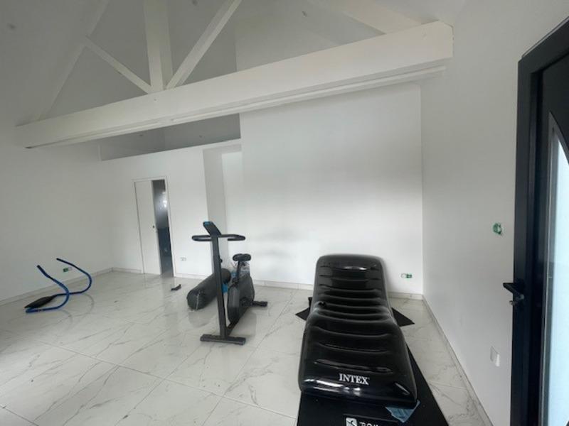 Maison - 300 m² - 12 pièces