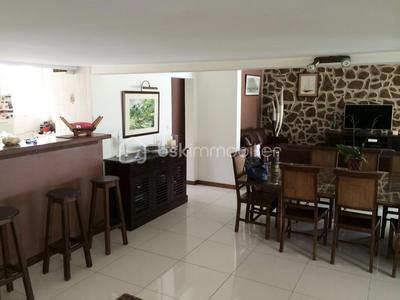 Villa - 211 m² - 6 pièces