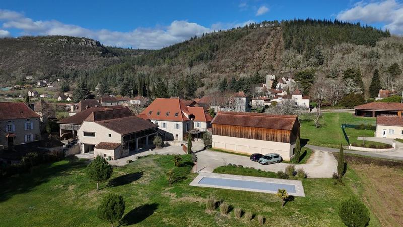 Maison - 394 m² - 14 pièces