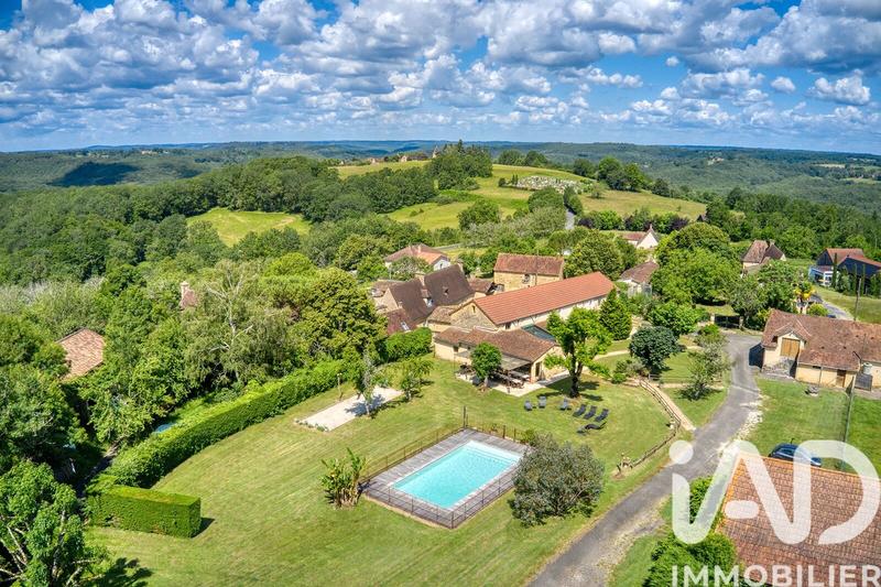 Maison - 345 m² - 10 pièces