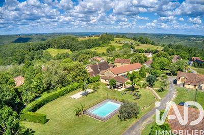 Maison - 345 m² - 10 pièces