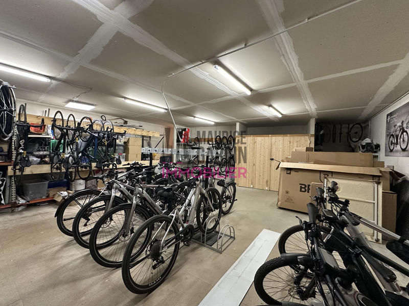 Fonds de commerce - Magasins - 180 m²