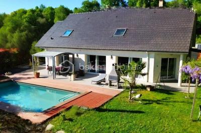 Maison - 230 m² - 7 pièces