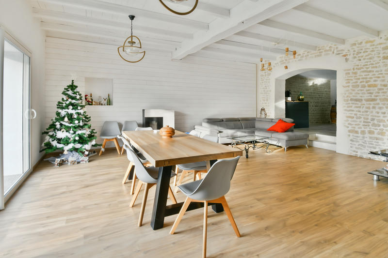 Maison - 244 m² - 8 pièces