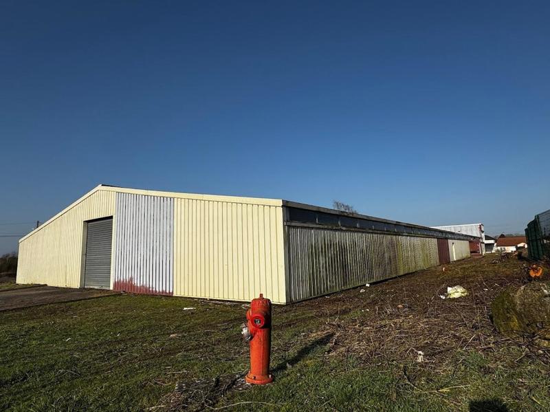 Local commercial - 2 010 m² - 6 pièces