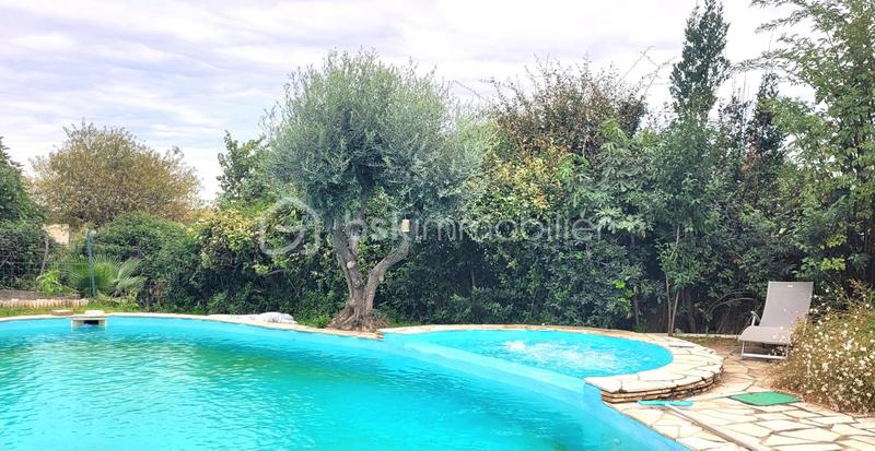 Maison traditionnelle - 262 m² - 9 pièces