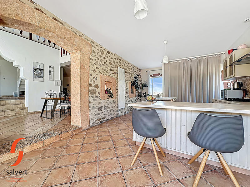 Maison - 201 m² - 6 pièces